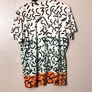 Multi colored print T-Shirt
Short sleeves
Round neckline
cotton polyes…